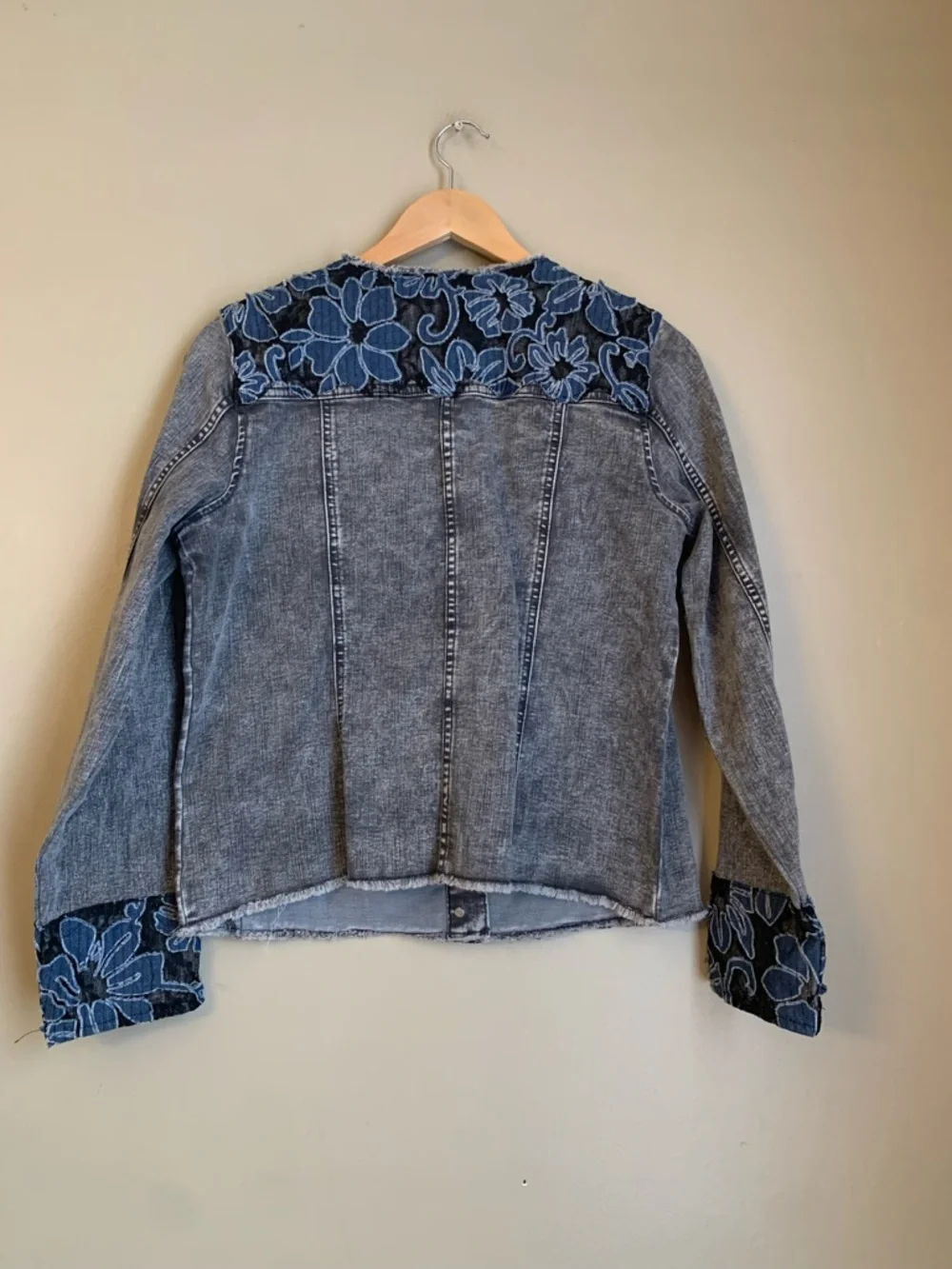 LOGO by Lori Goldstein Floral Lace Denim Jean Jacket Limited Edition Womens Sz 6